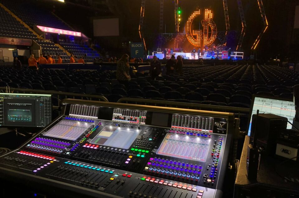 Régie et table de mixage pour salles de concerts